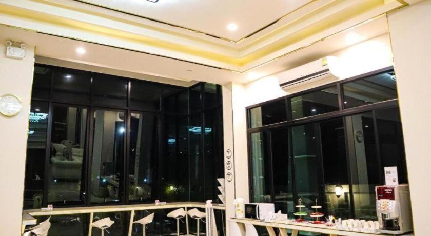 Aiyara Riverine Hotel, ناخون فانوم المظهر الخارجي الصورة